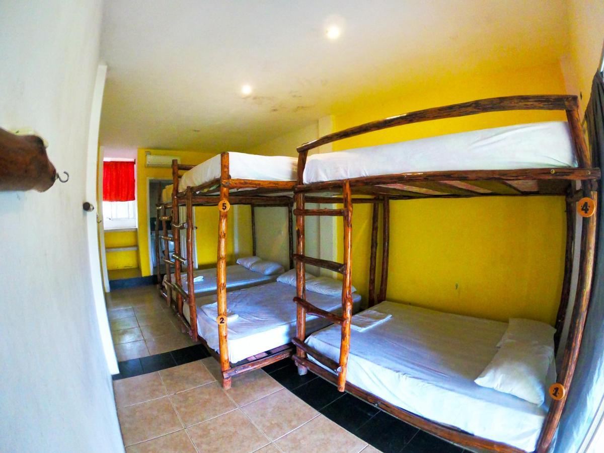 Kiwi Suites Hostel Montañita Eksteriør bilde