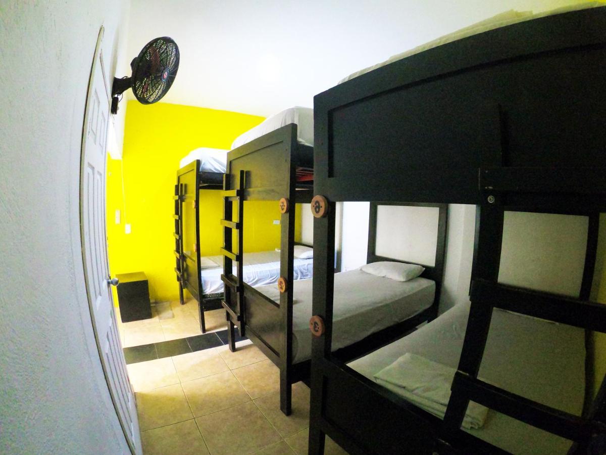 Kiwi Suites Hostel Montañita Eksteriør bilde