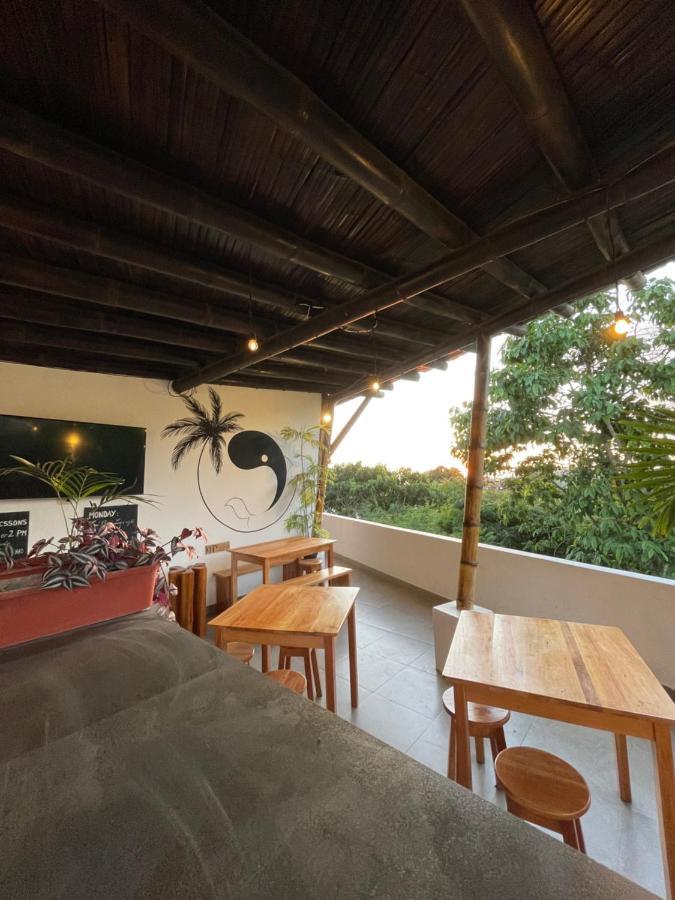Kiwi Suites Hostel Montañita Eksteriør bilde